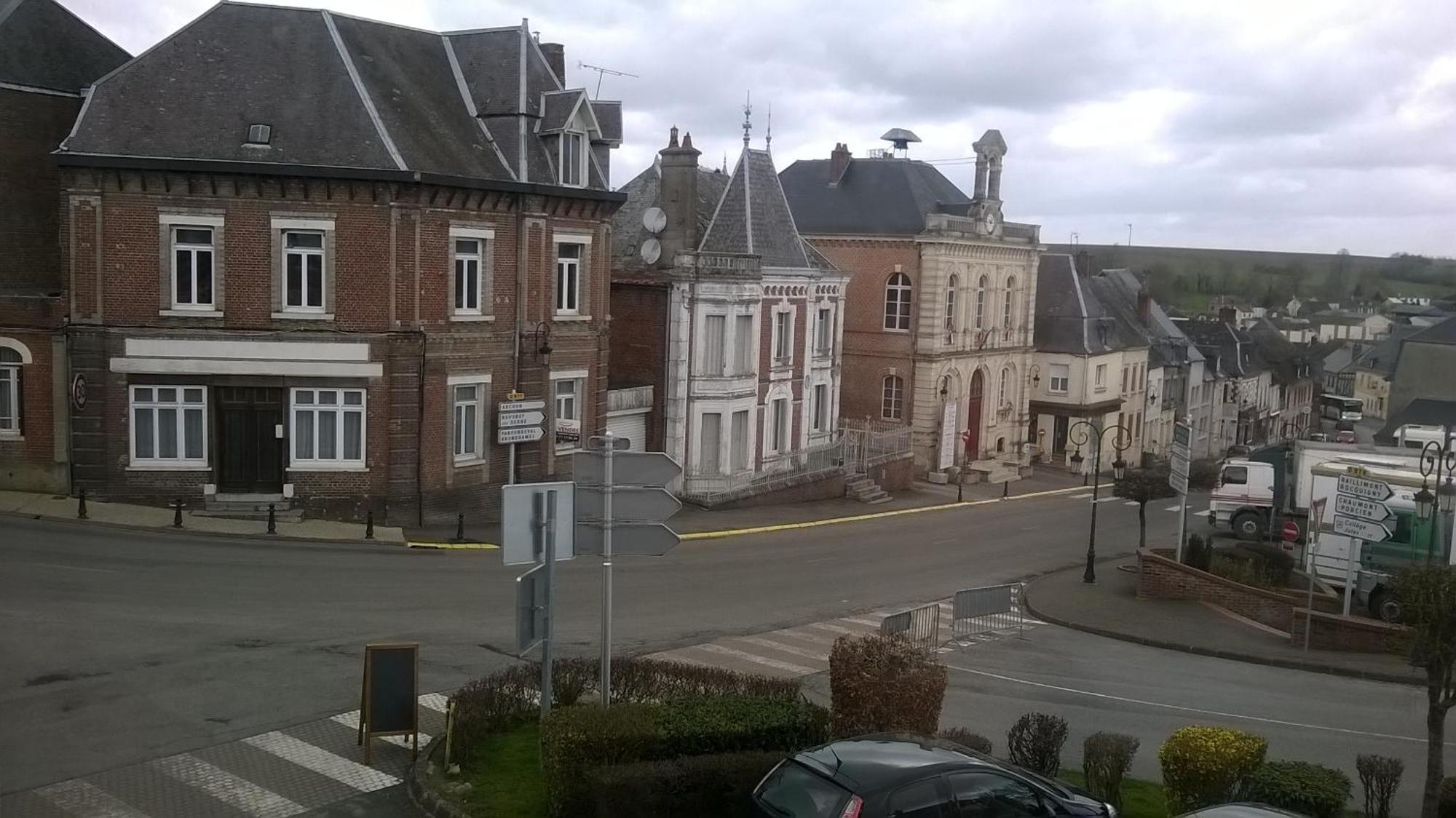 Entre Nous Hotel Rozoy-sur-Serre Værelse billede